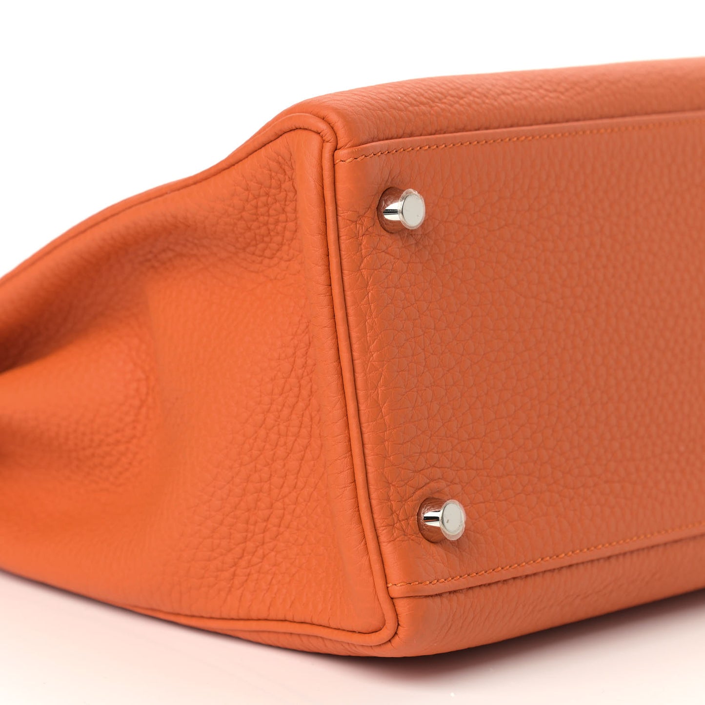 Togo Kelly Retourne 35 Orange