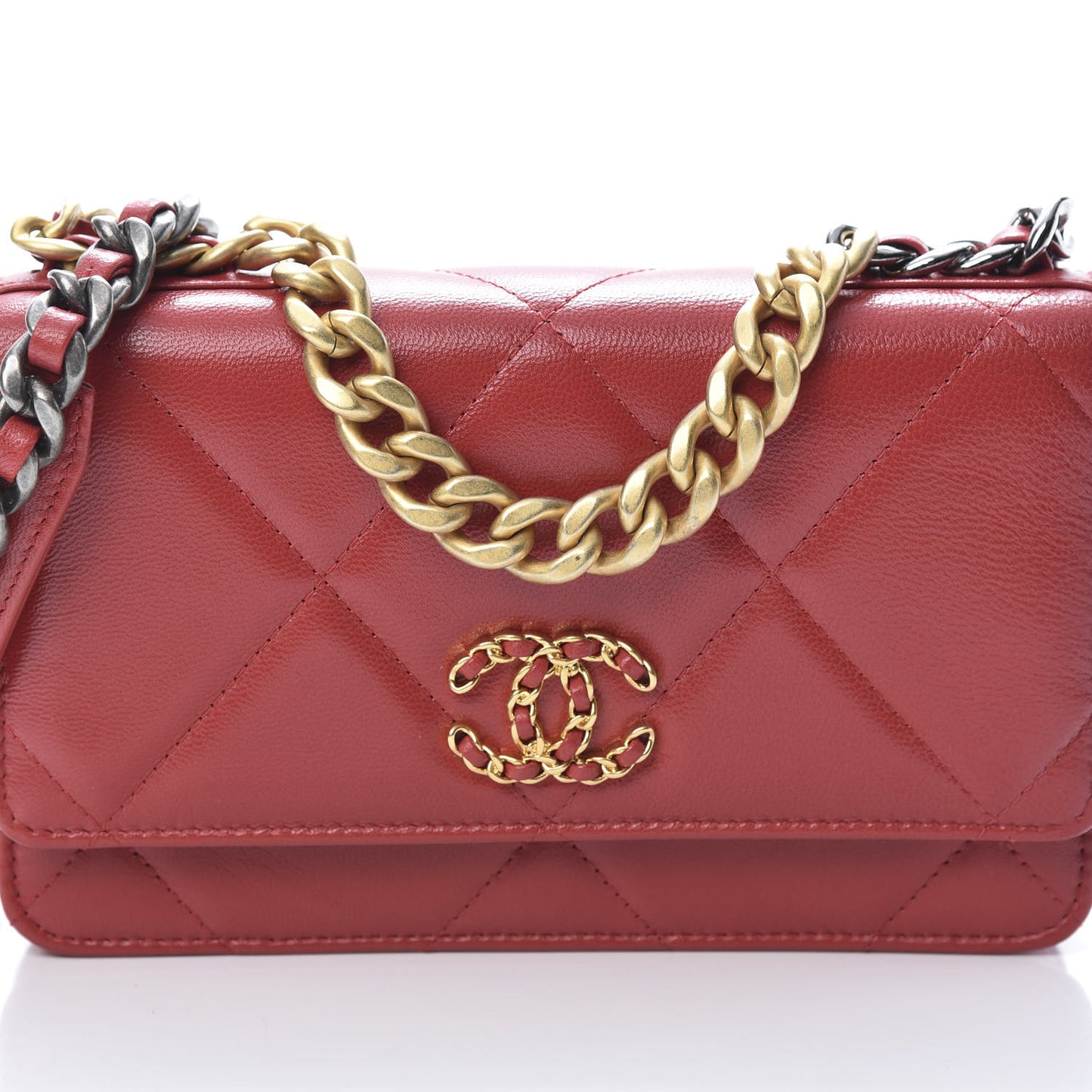 Shiny Goatskin Quilted 19 Wallet On Chain WOC Rouge