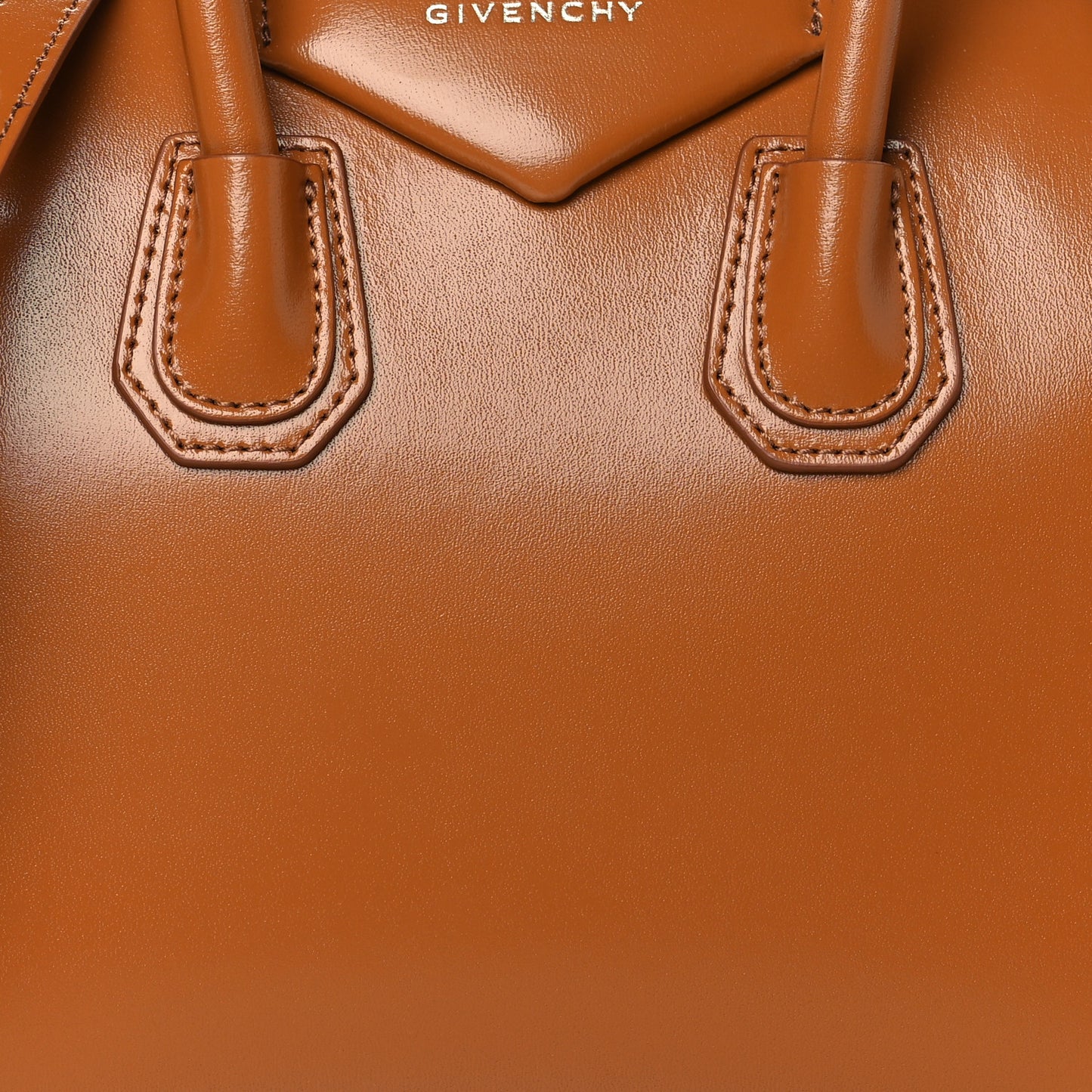 Box Calfskin Mini Antigona Camel