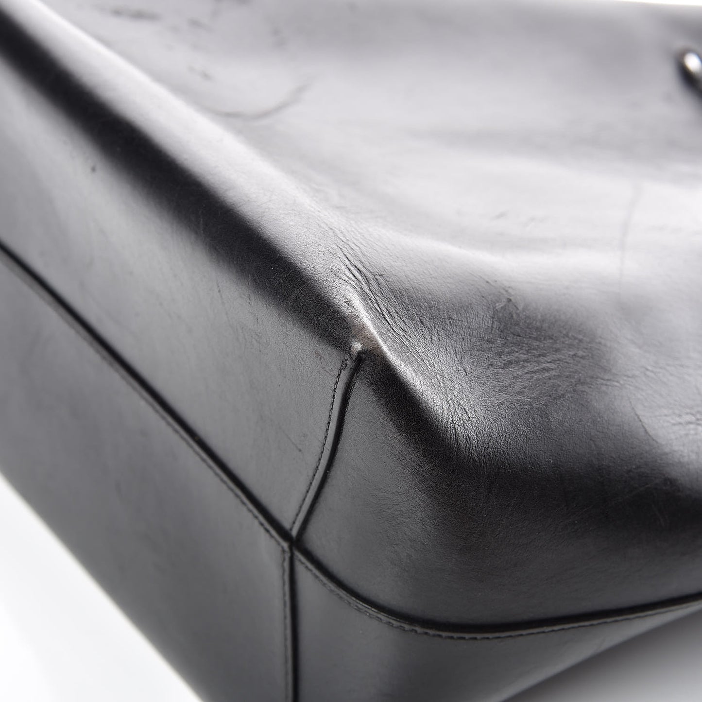 Vegetable Tanned Calfskin Bucket Bag Black Flamma