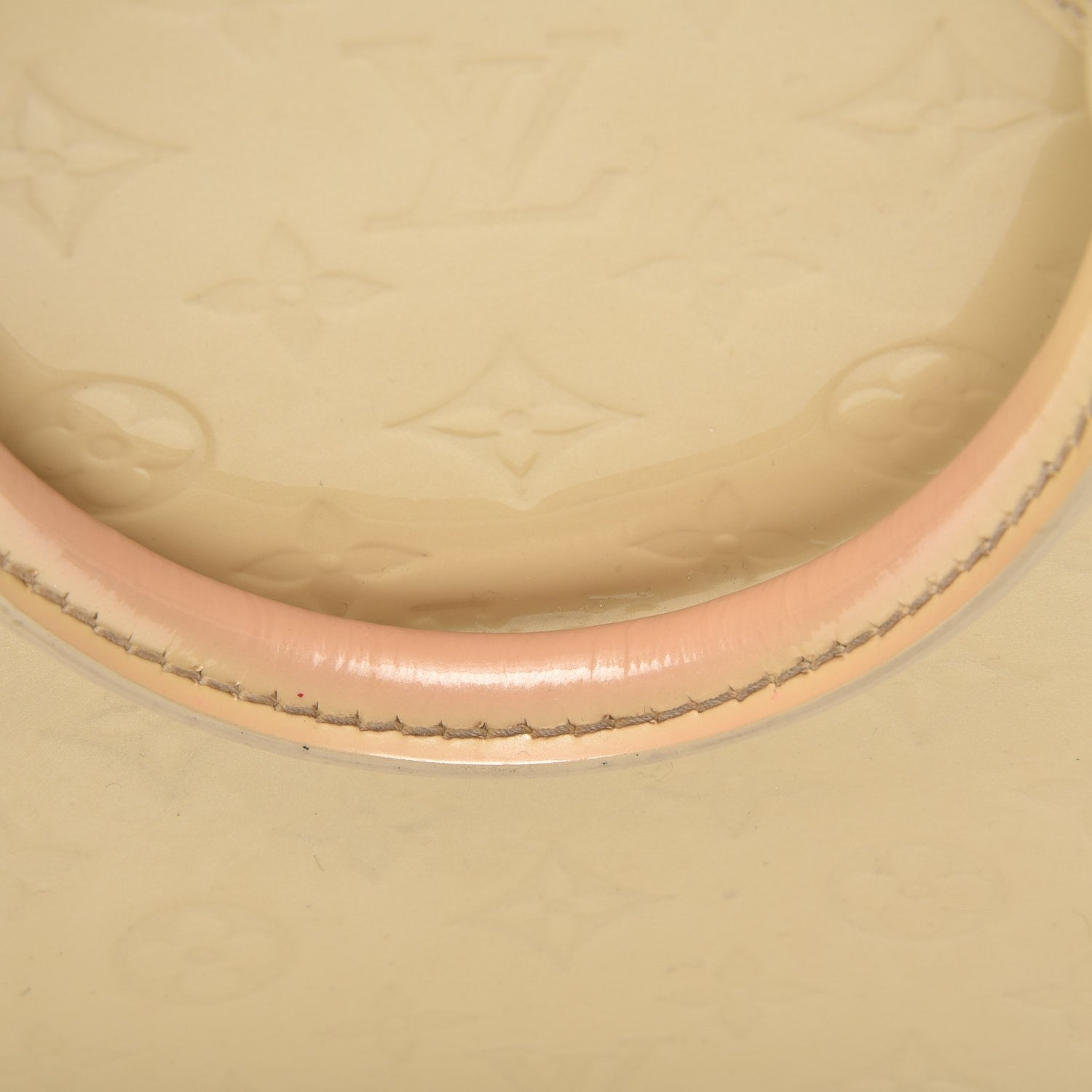 Louis Vuitton Vernis Alma GM Blanc Corail 13 of 13