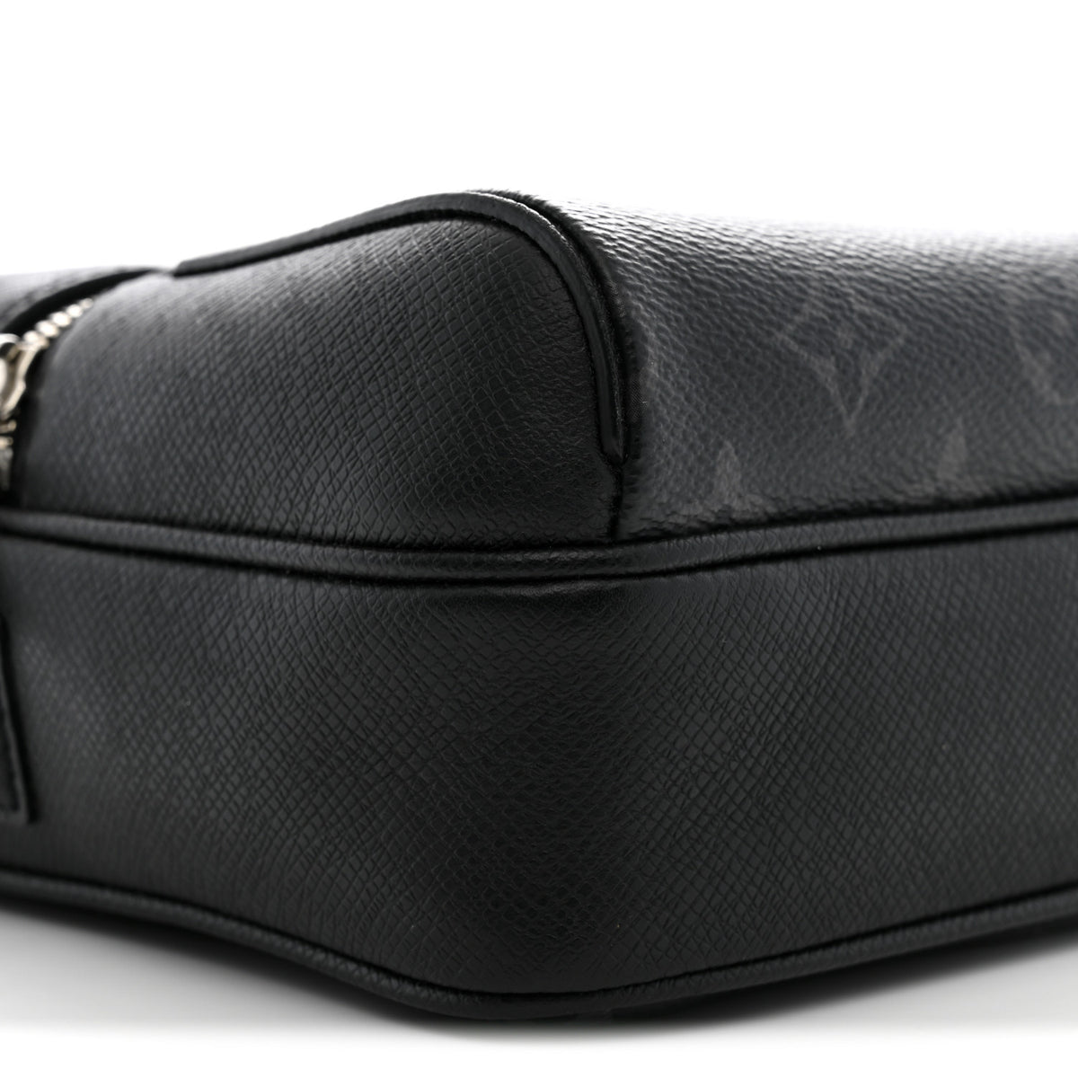 Taiga Monogram Eclipse Outdoor Messenger Black