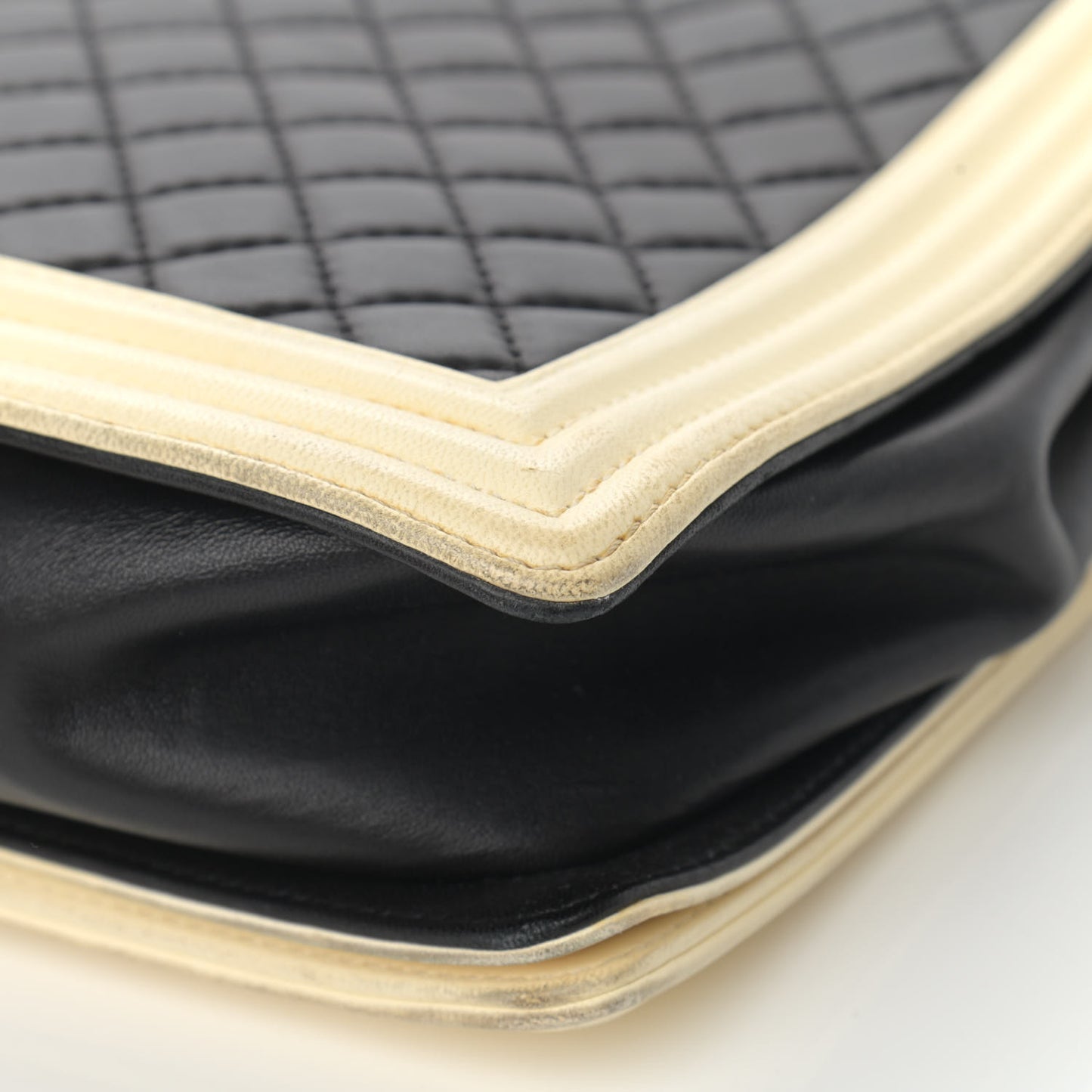 Lambskin Quilted Large Boy Flap Black White