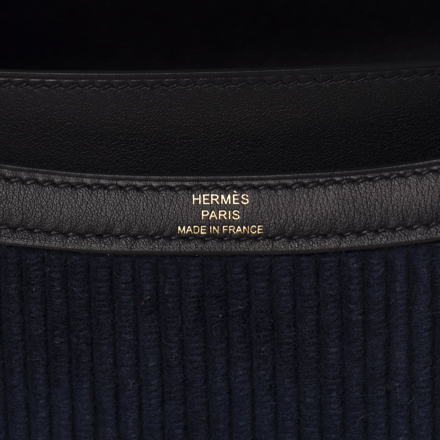 Velours Cotele Swift Constance 24 Black