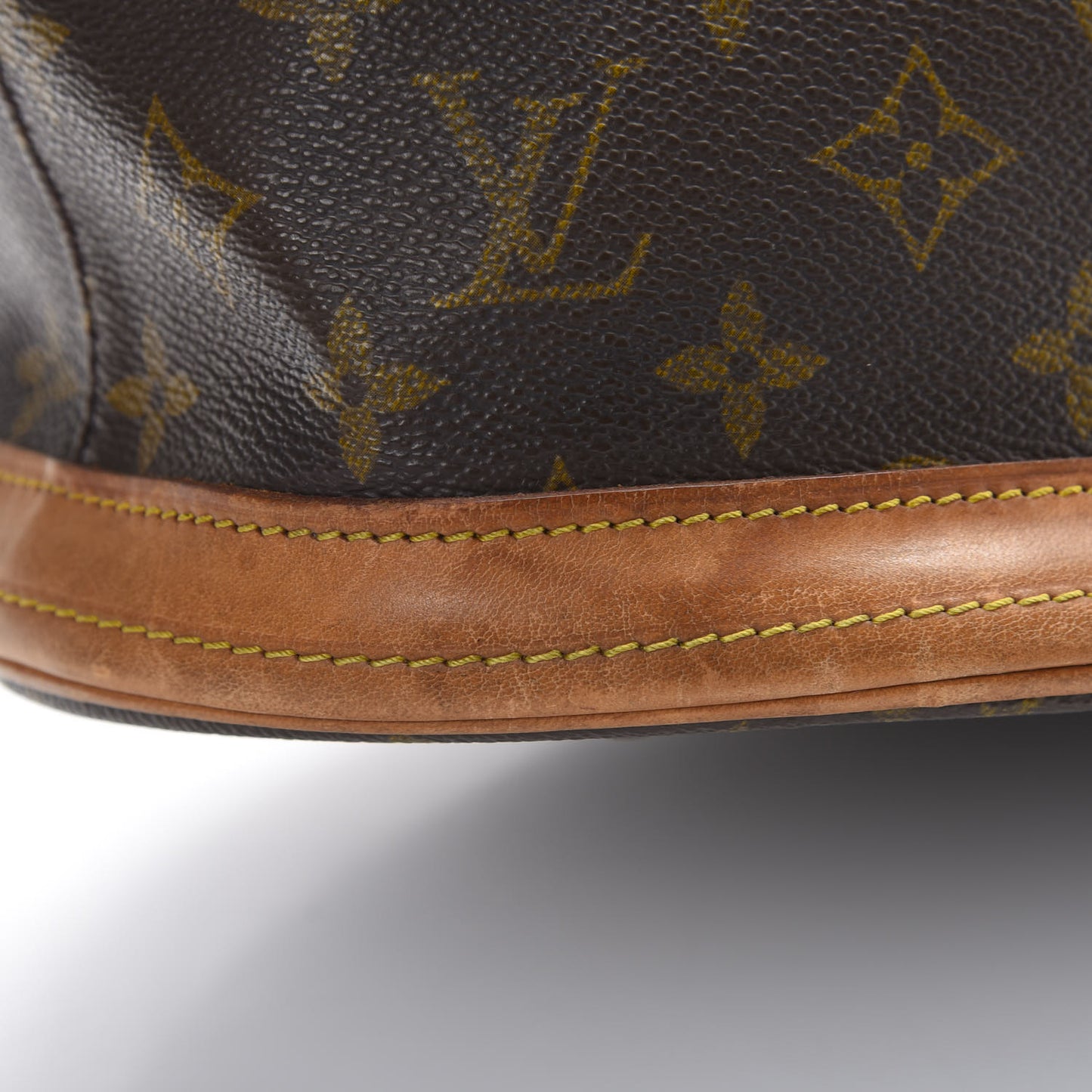 Monogram Petit Bucket 23