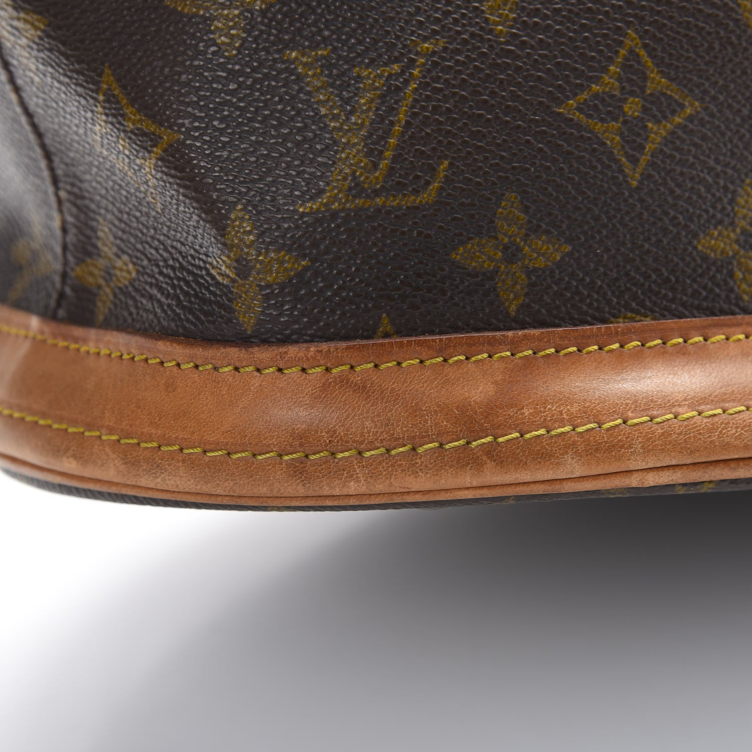 Louis Vuitton Monogram Petit Bucket 23 10 of 20
