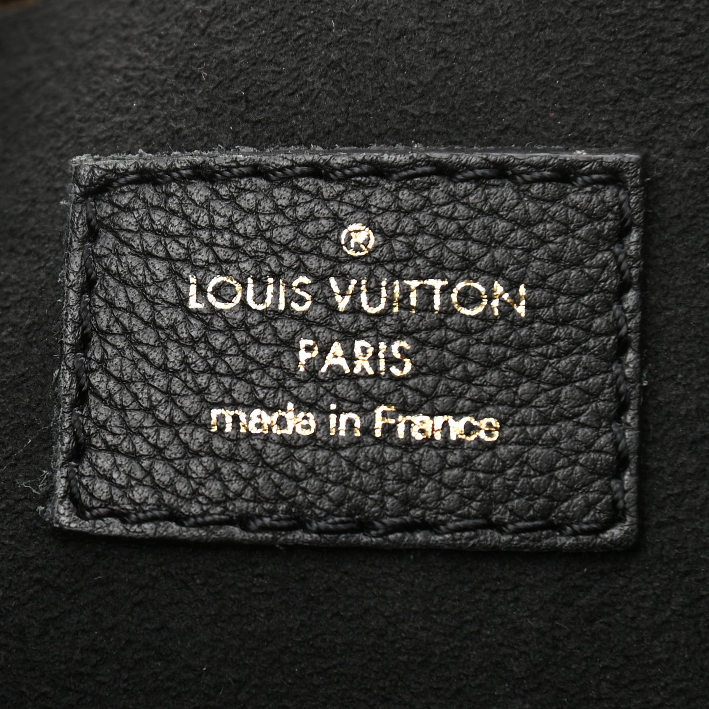 Calfskin Lockme Bucket MM Black