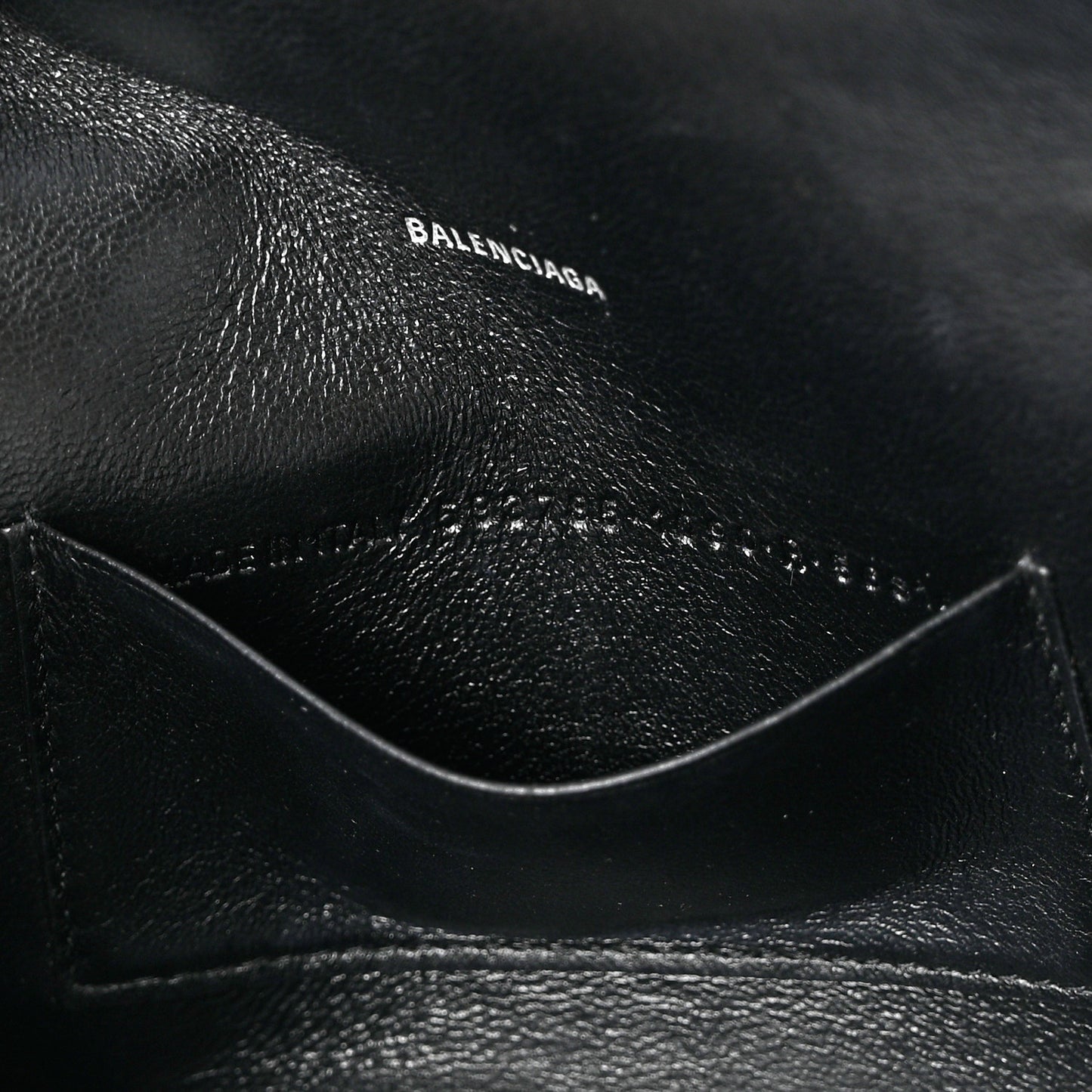 Grained Calfskin Logo Cash Phone Holder Wallet On Chain Black White