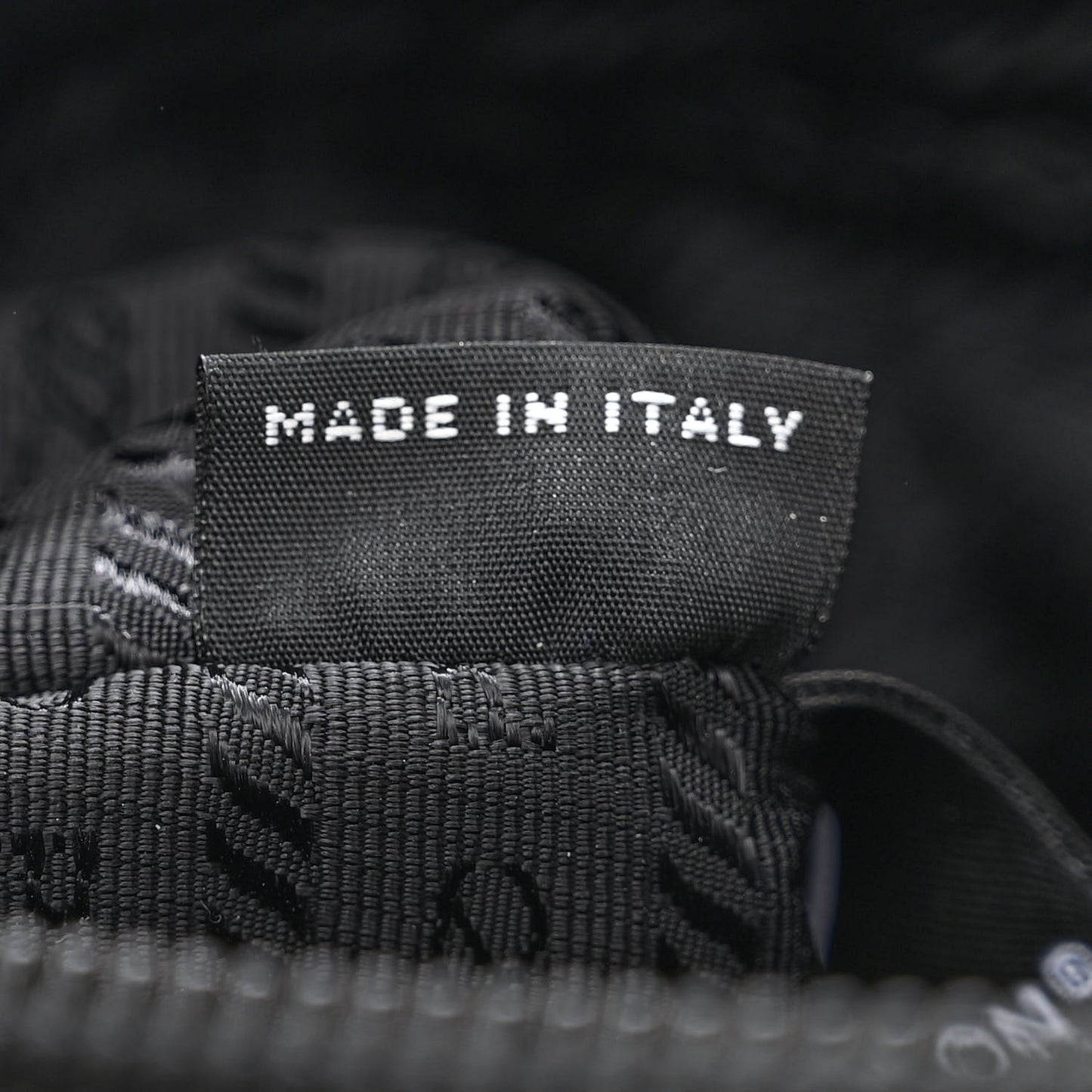 Re-Nylon Vela Pouch Black