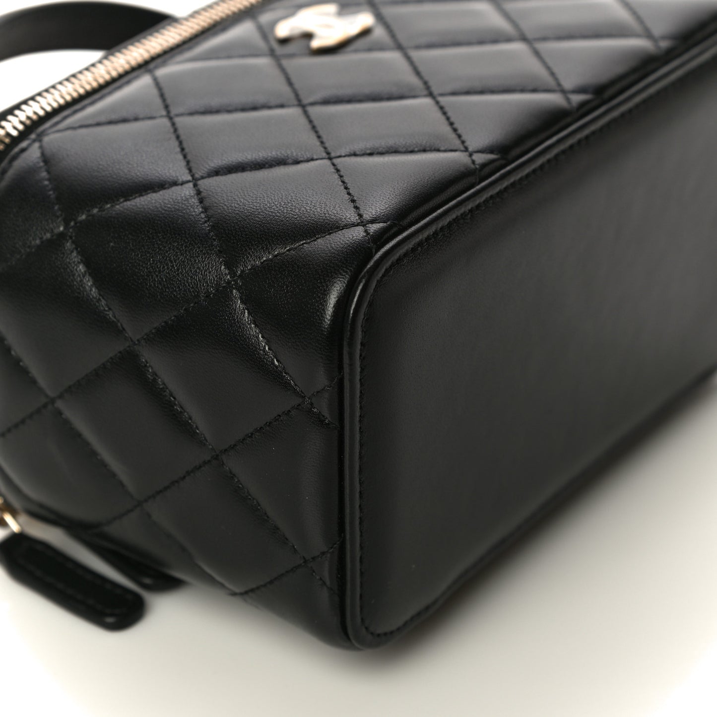 Lambskin Quilted Small Top Handle Vanity Case With Chain Black