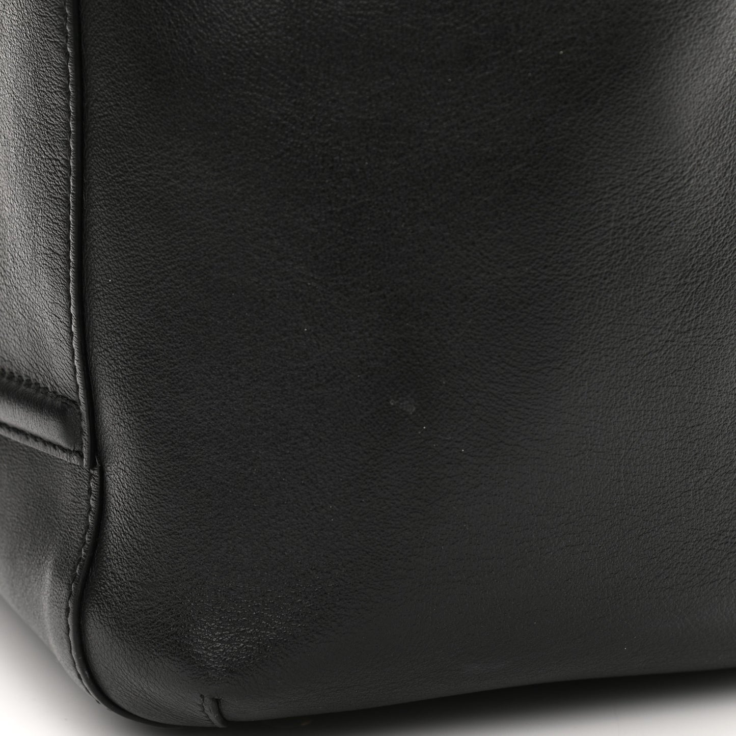Vitello Grace King Karligraphy Chain Bucket Bag Black Bisquit