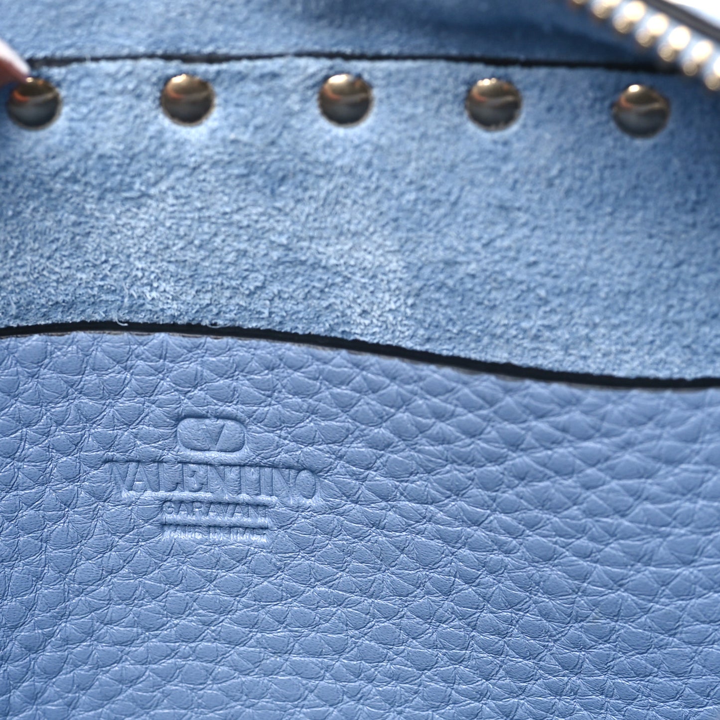 Pebbled Calfskin Rockstud Camera Crossbody Bag Niagara