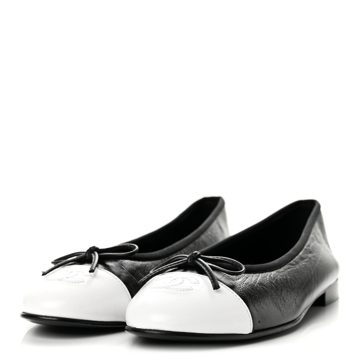 Crumpled Shiny Lambskin CC Cap Toe Ballerina Flats 39 Black White