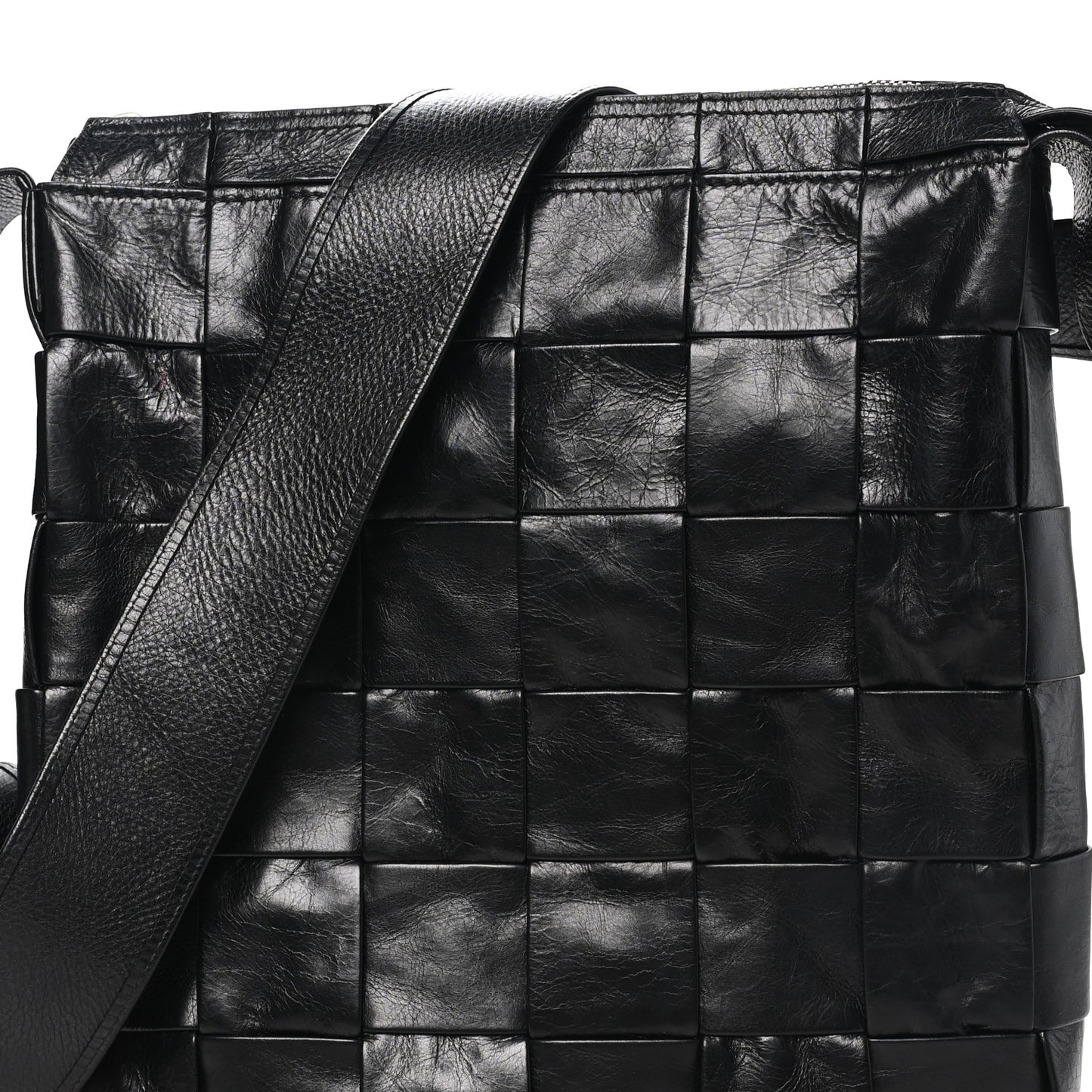 Paper Calfskin Maxi Intrecciato Cassette Messenger Black