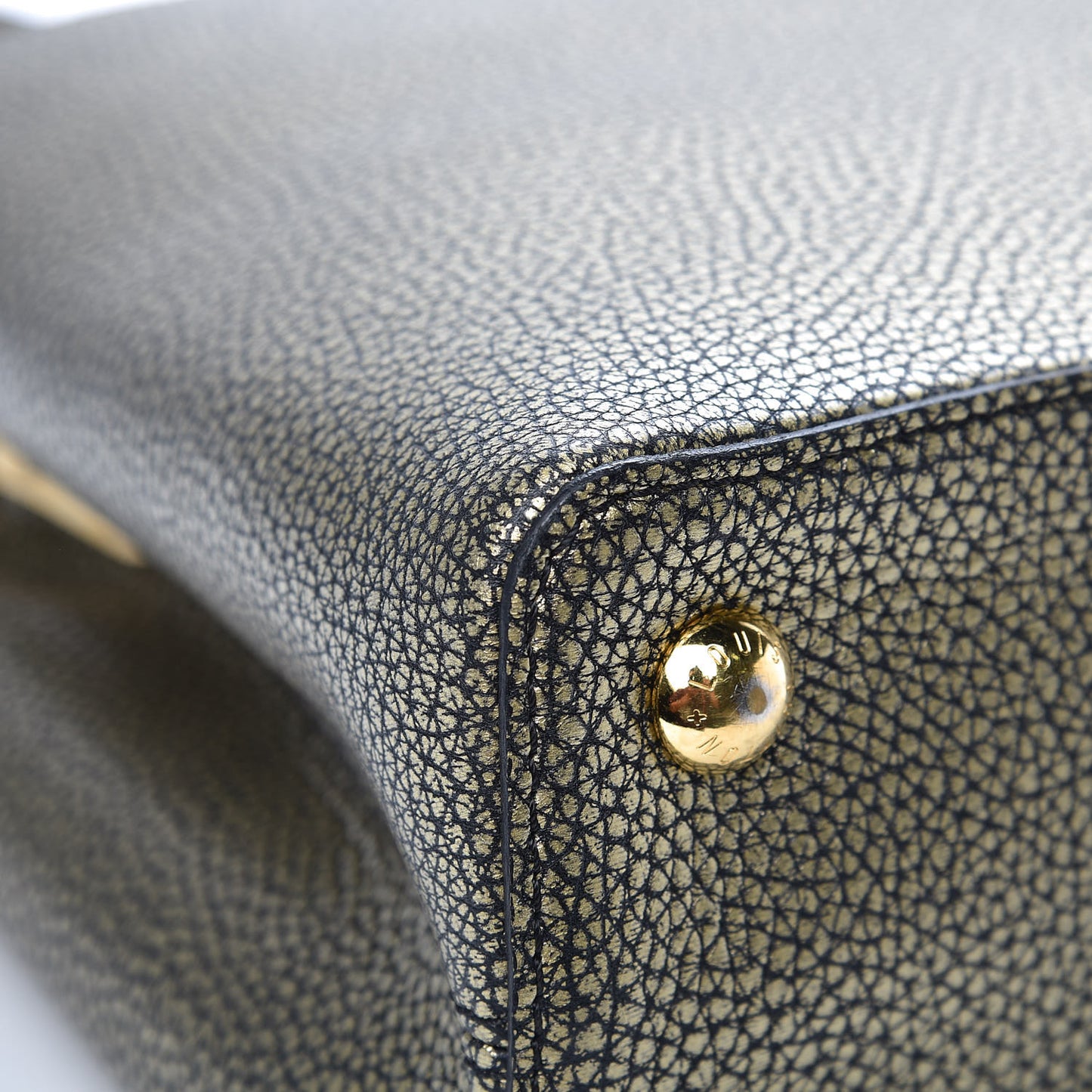Metallic Taurillon Capucines PM Gold