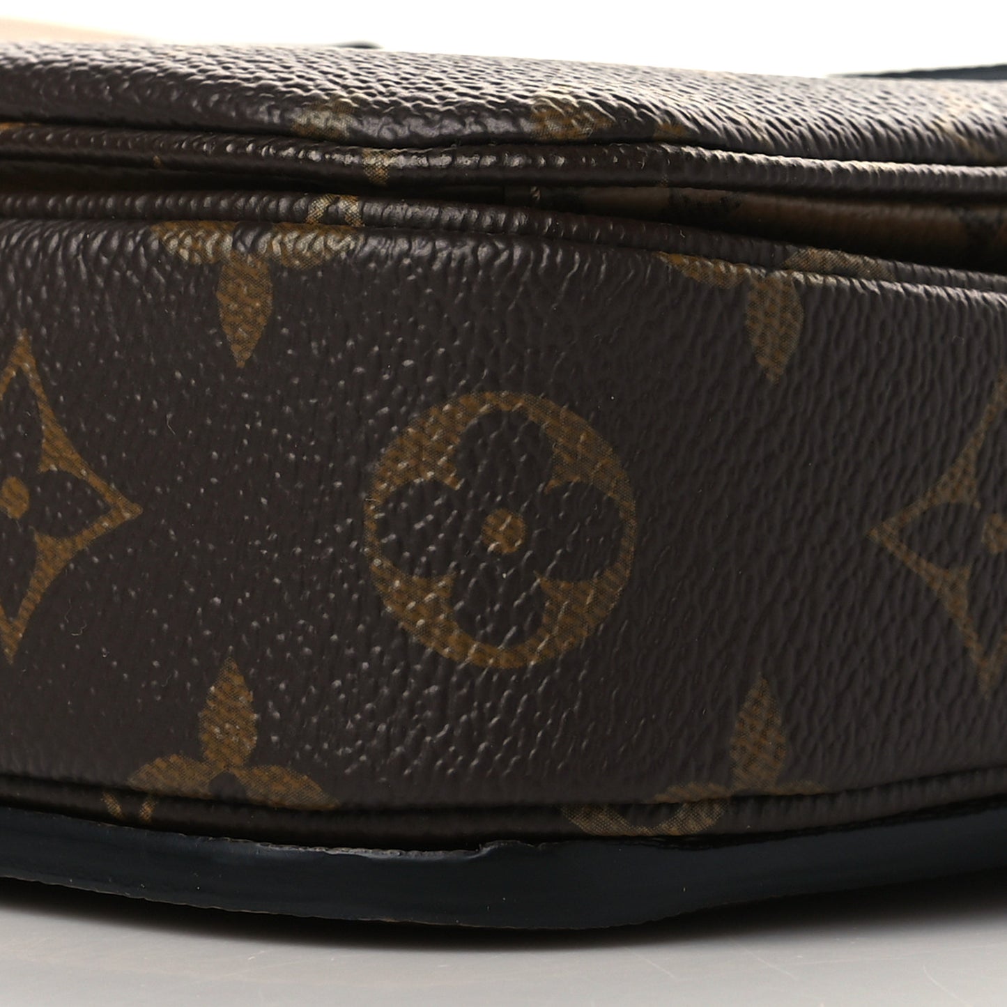 Reverse Monogram Pochette Metis