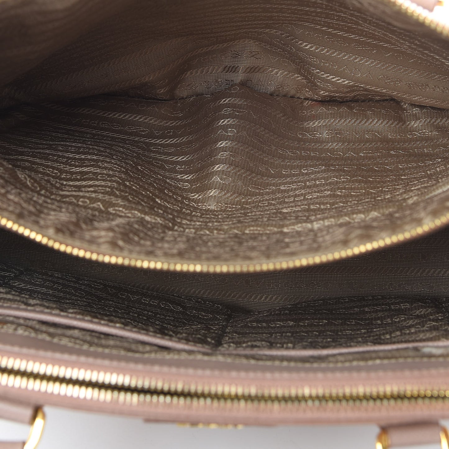 Saffiano Medium Galleria Double Zip Tote Cammeo