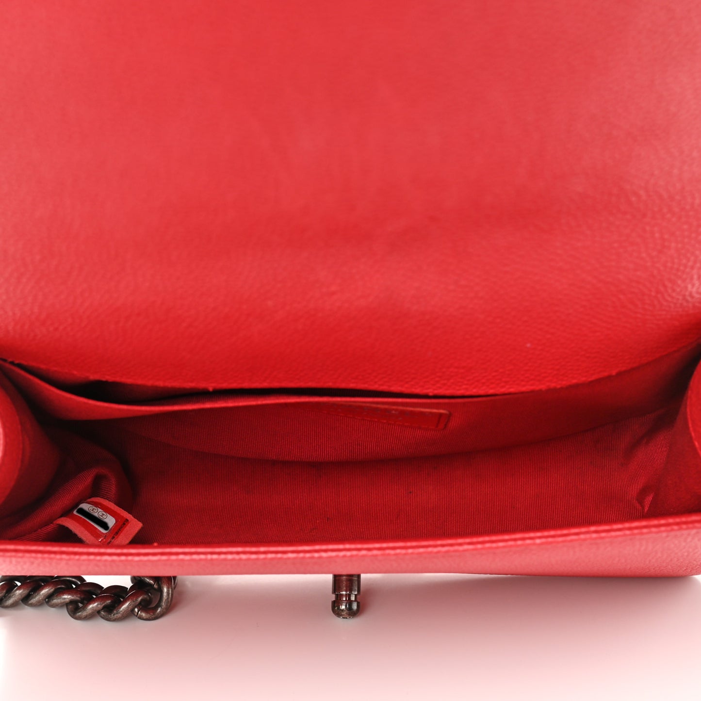 Caviar Chevron Quilted Medium Boy Flap Red