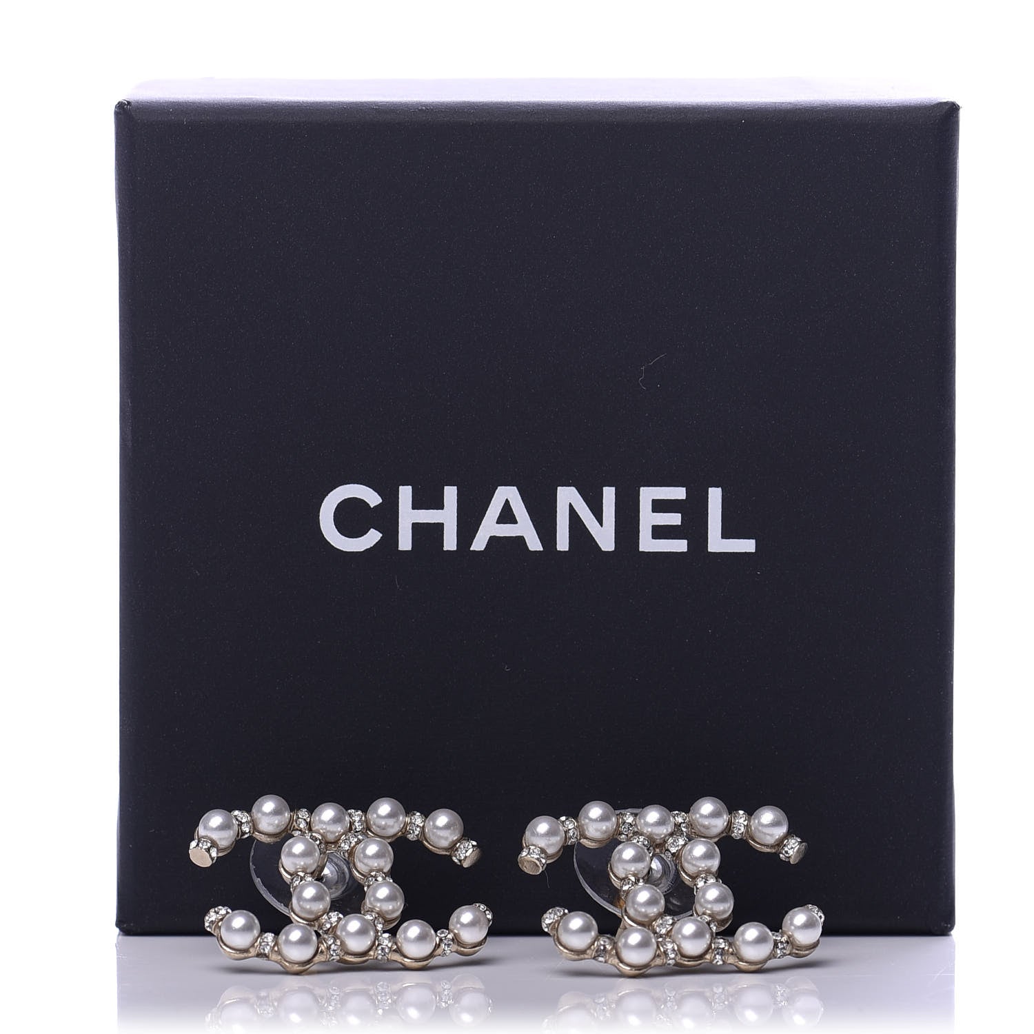 Chanel Pearl Crystal Nefertiti CC Earrings Gold 4 of 4