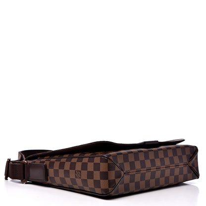 Louis Vuitton Damier Ebene District MM 3 of 9