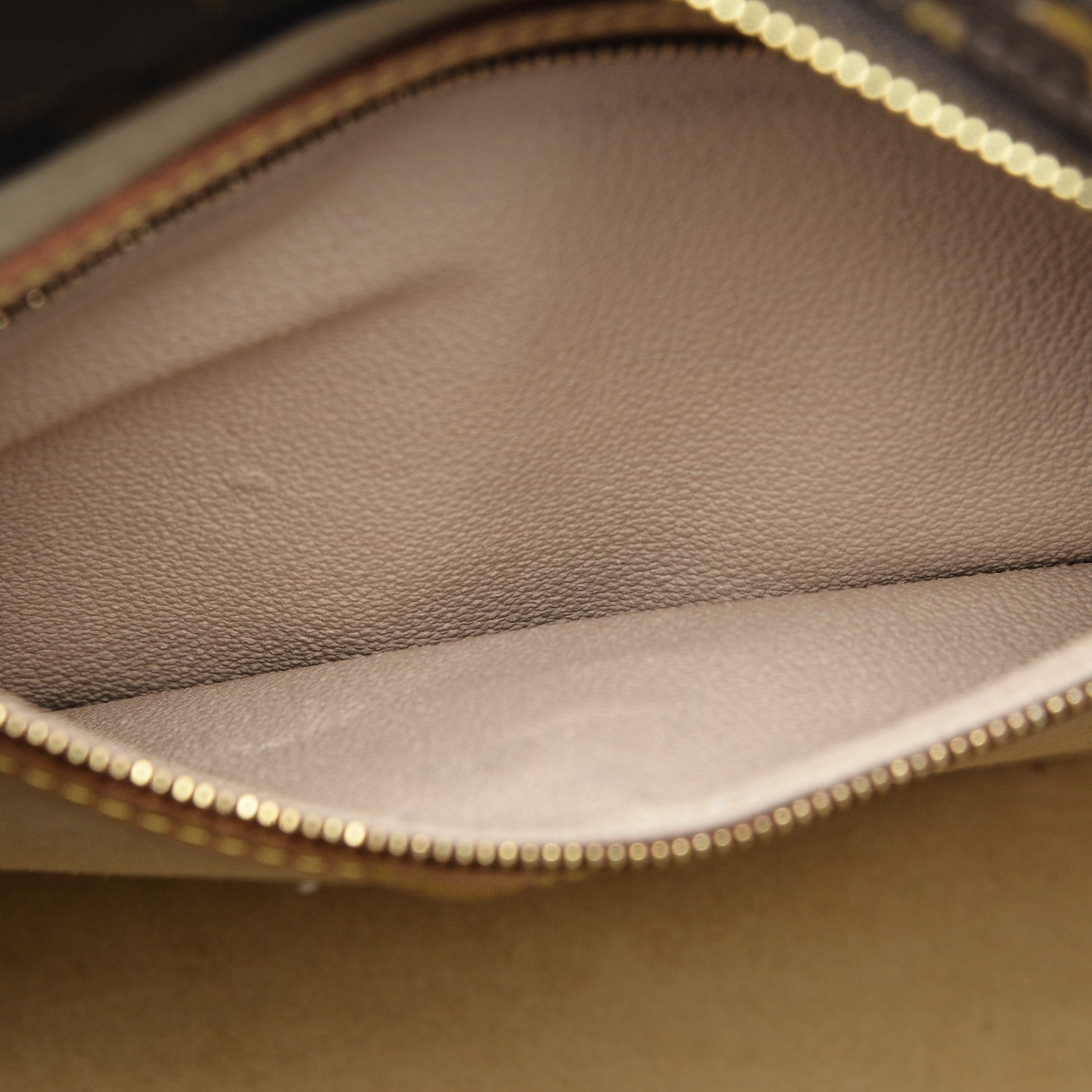 Louis Vuitton Monogram Luco 7 of 8