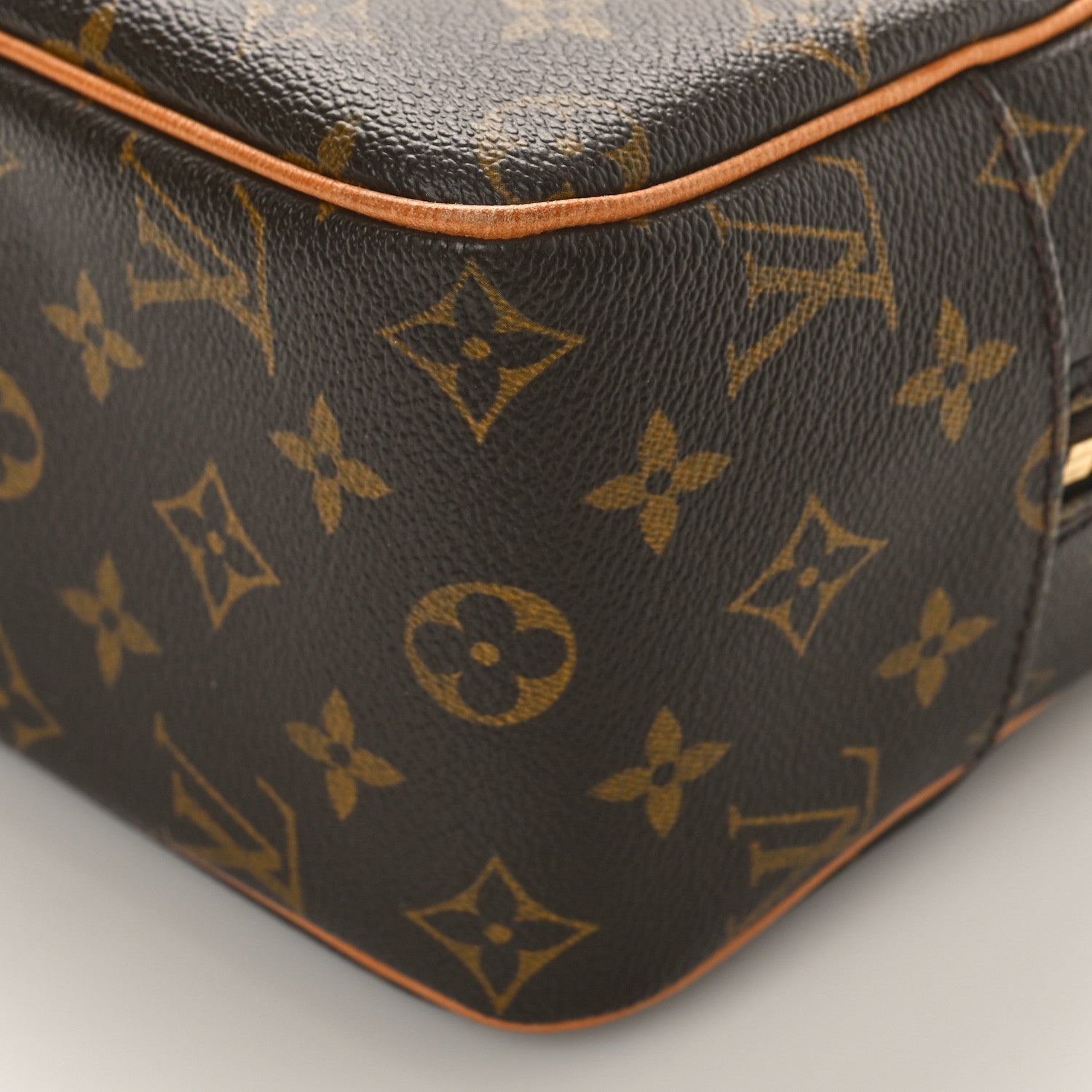 Louis Vuitton Monogram Cite MM 8 of 8