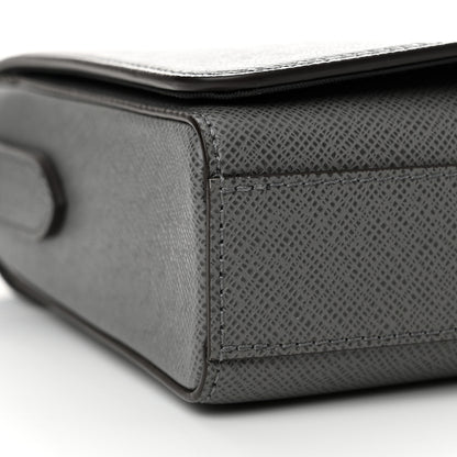 Louis Vuitton Taiga New Flap Messenger Gris 8 of 10