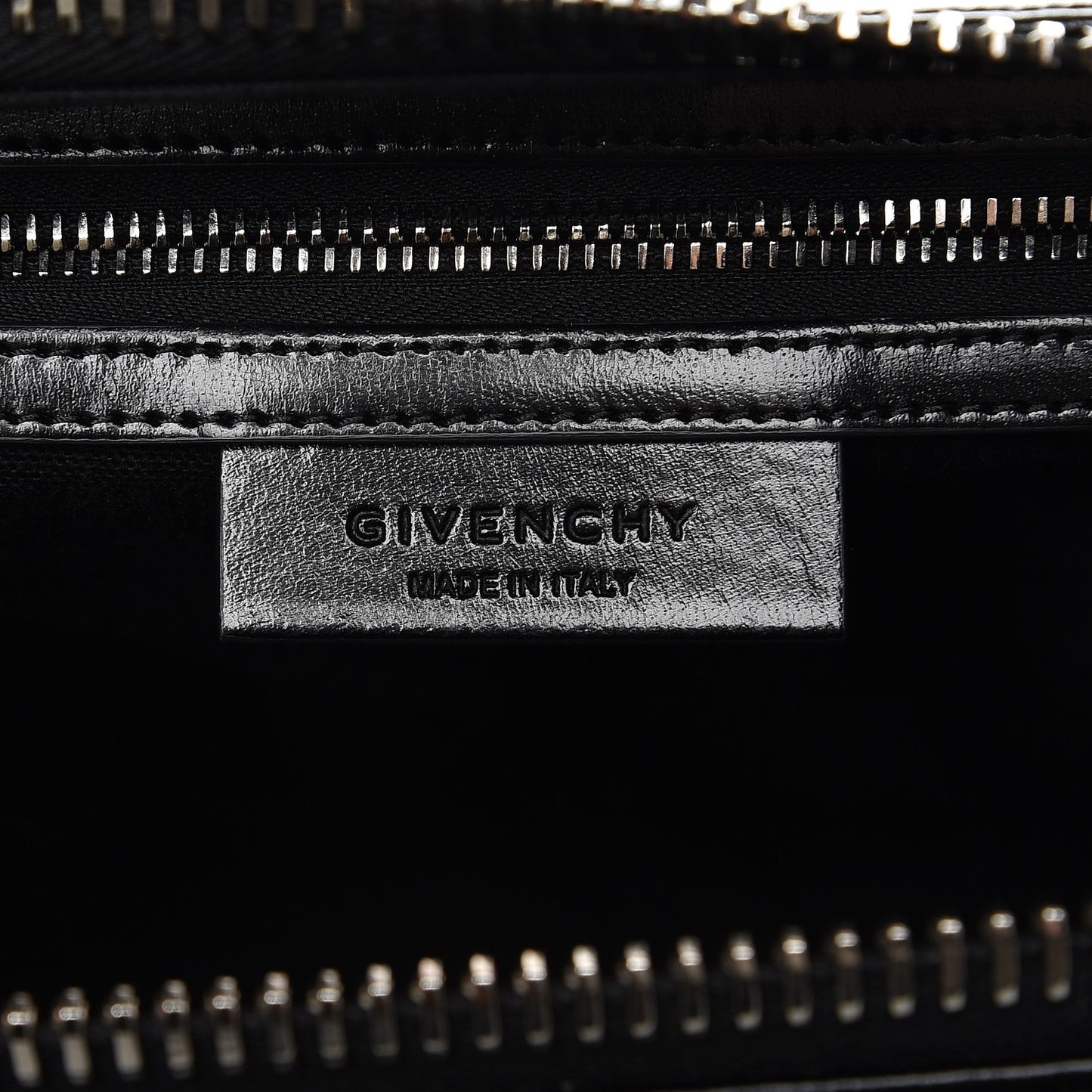 Shiny Lord Calfskin Medium Antigona Black