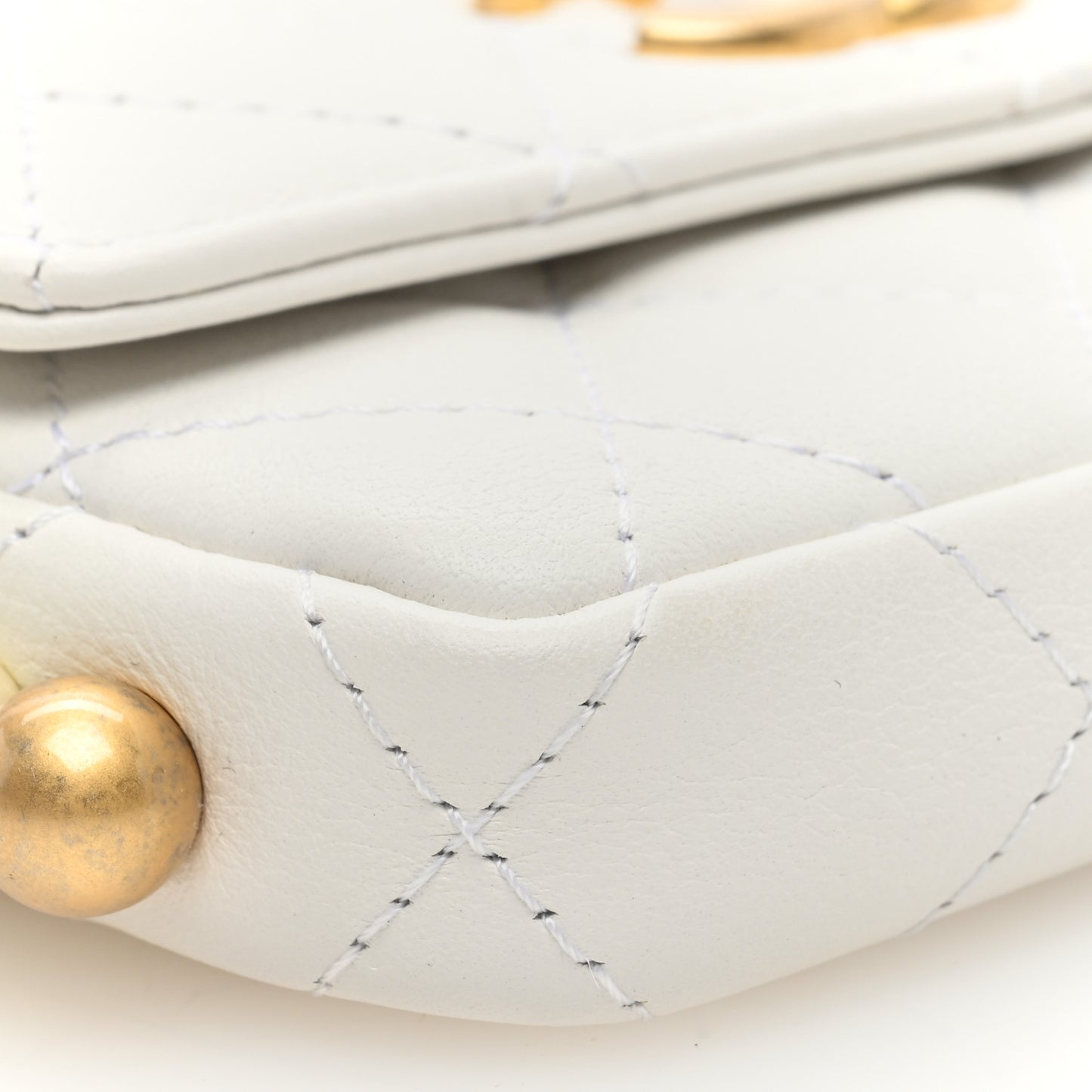 Calfskin Quilted About Pearls Card Holder Flap With Chain White