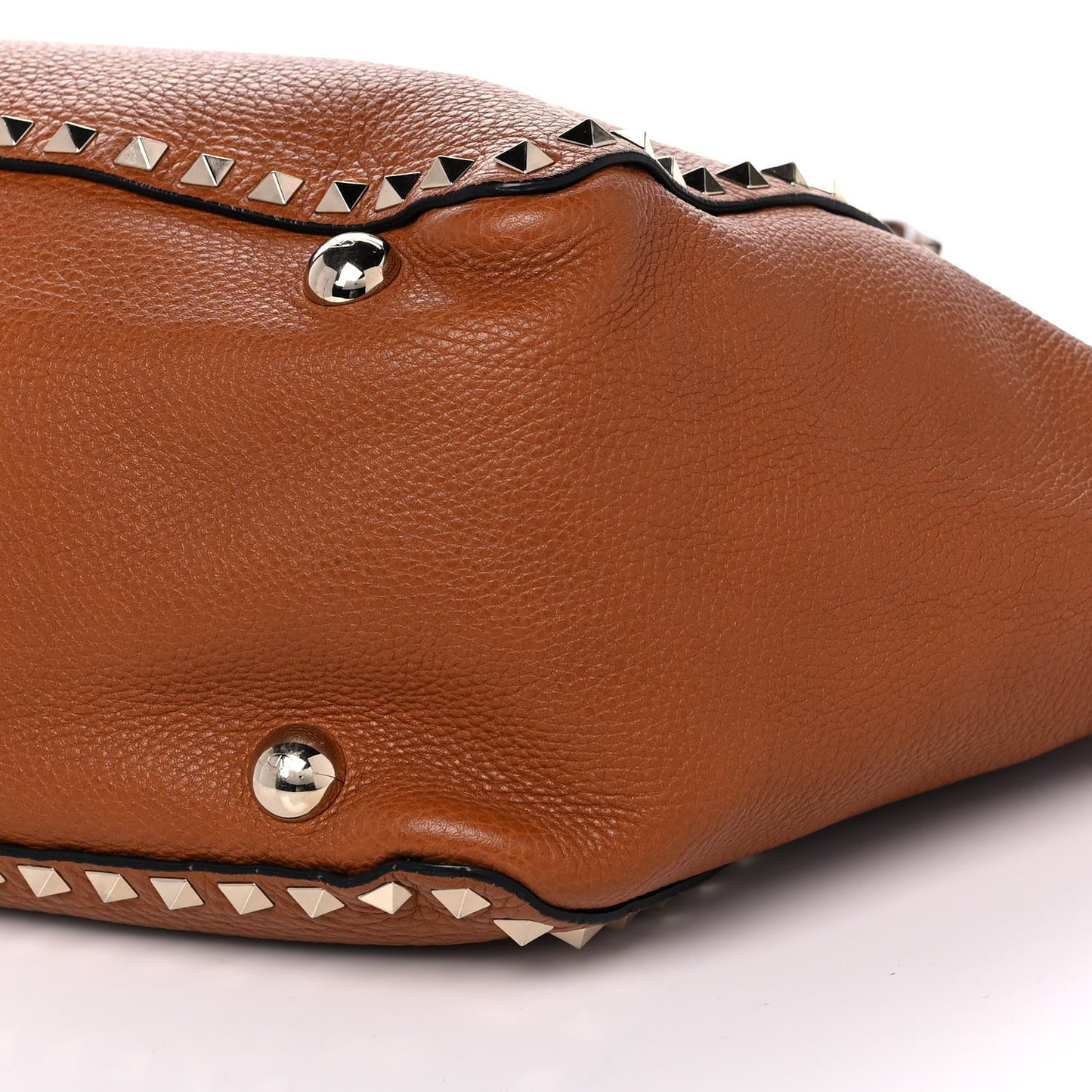 Pebbled Calfskin Medium Rockstud Tote Light Cuir