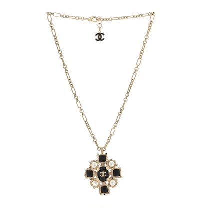 Chanel Gripoix Poured Glass Pearl CC Pendant Necklace Black Gold 3 of 4