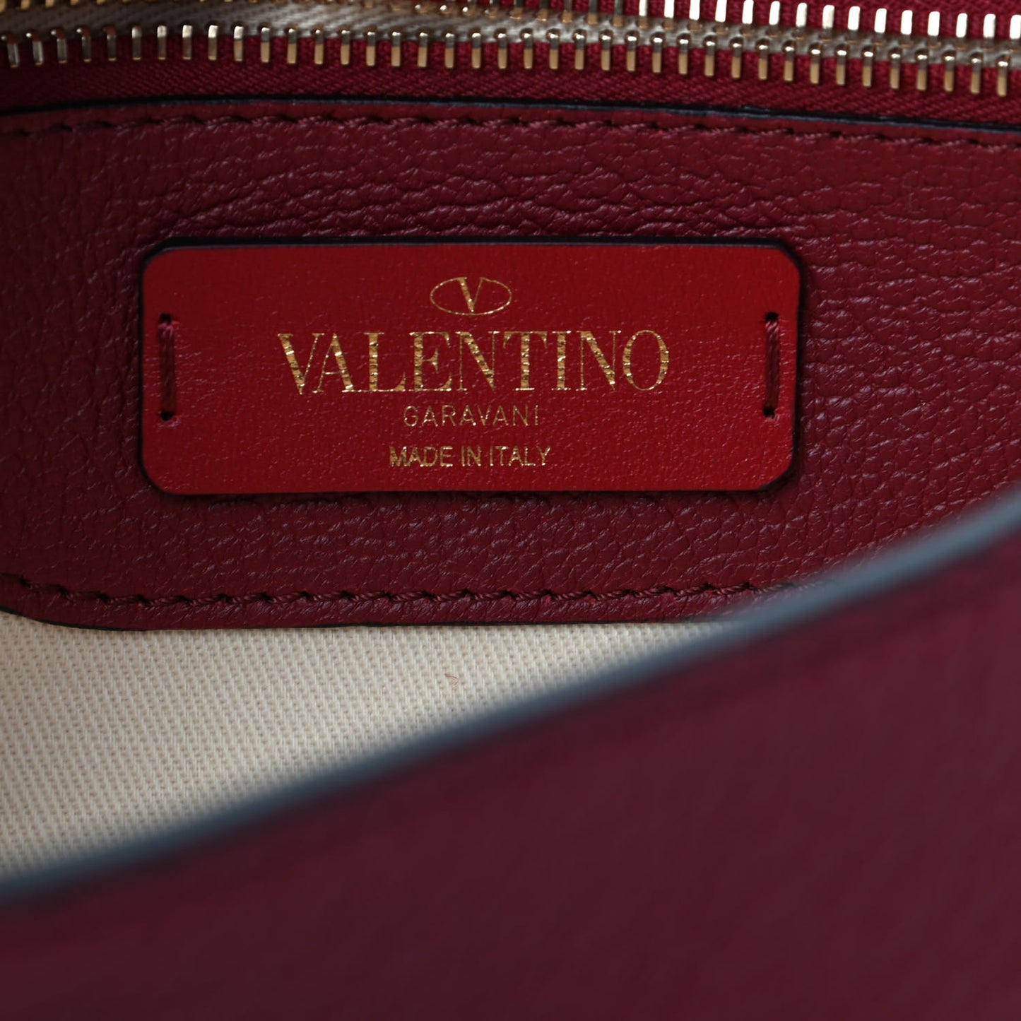 Pebbled Calfskin Rockstud Fringe Messenger Bag Rosso