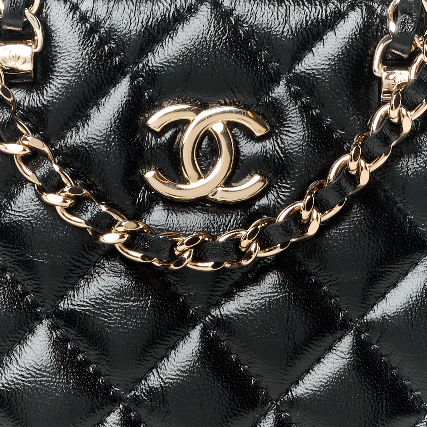 Shiny Lambskin Quilted Shiny Coco Clutch With Chain Black