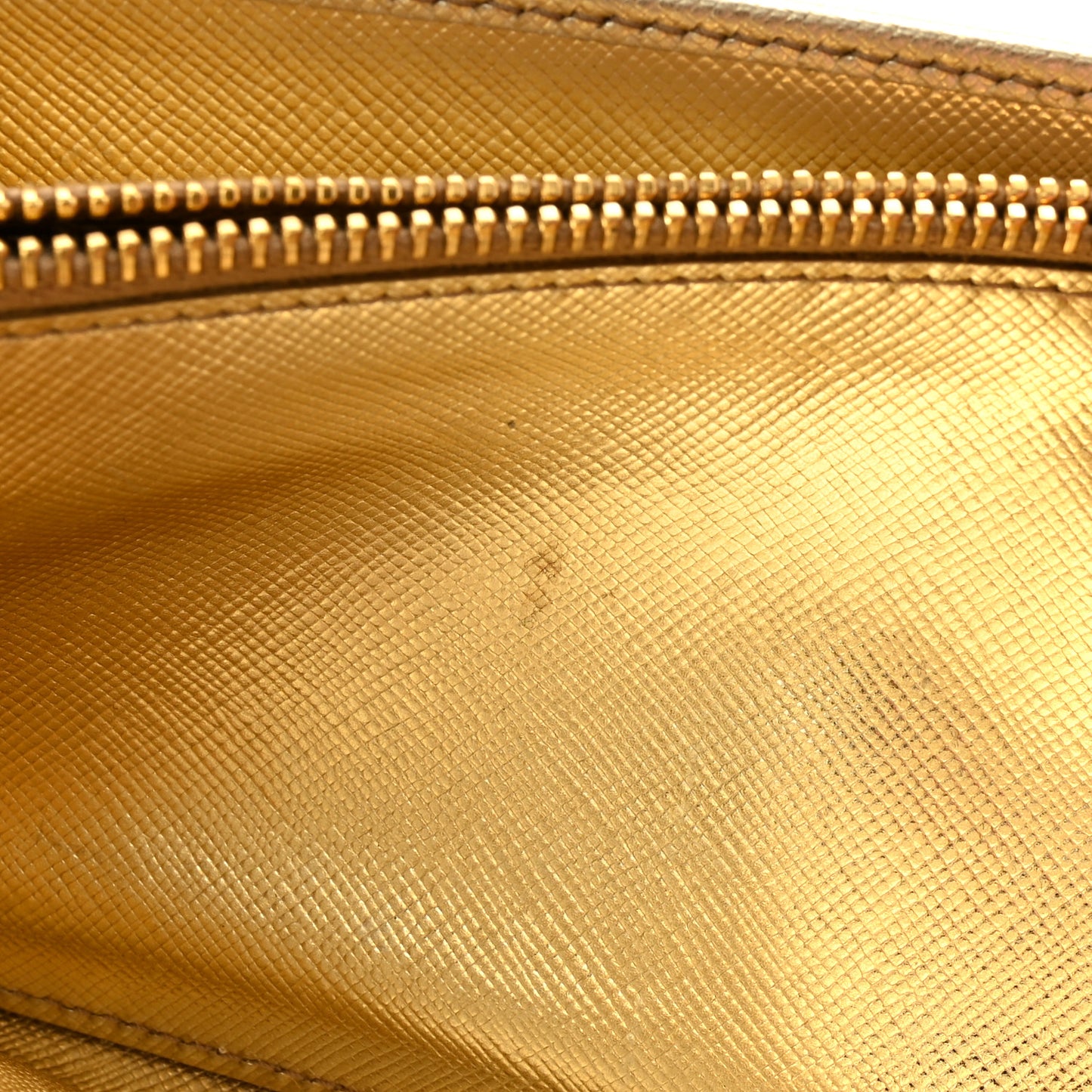 Metallic Saffiano Wallet On Chain Platino