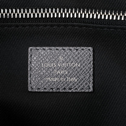Louis Vuitton Taiga New Flap Messenger Gris 6 of 13