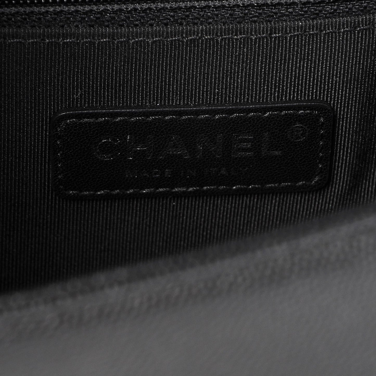 Caviar Chevron Quilted New Medium Boy Flap Black