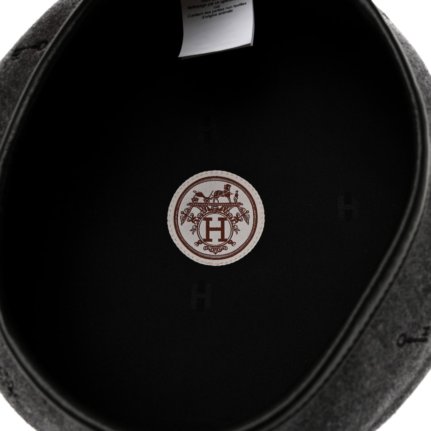 Cashmere Lambskin Saint-Honore Charms Beret 57 Charbon
