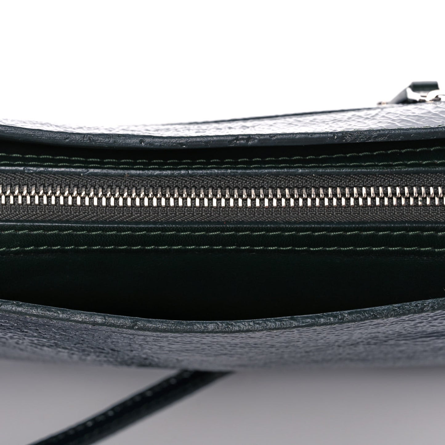 Vernis Deerskin Bonded Chain Pochette Marine