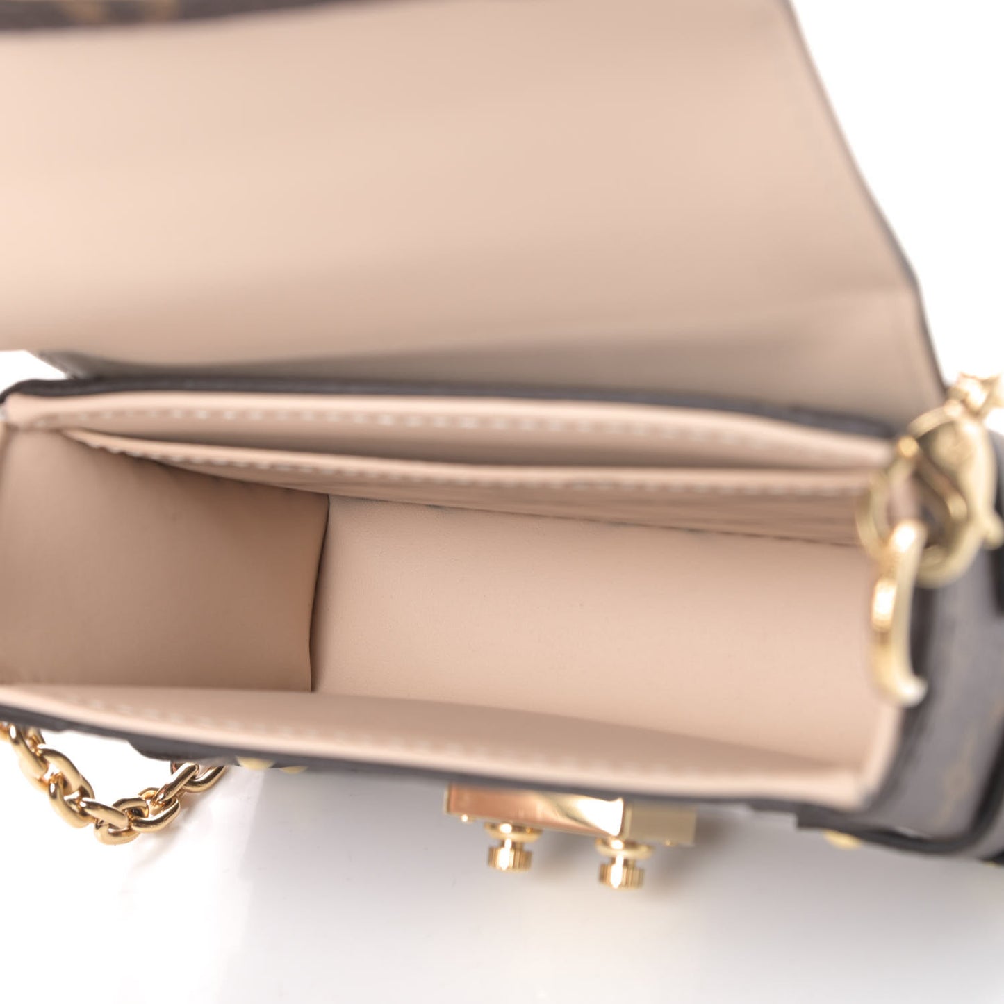 Reverse Monogram Essential Trunk NM