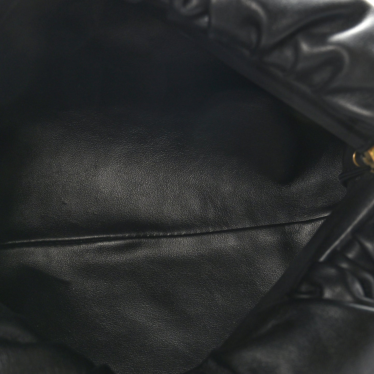 Calfskin The Pouch Chain Black