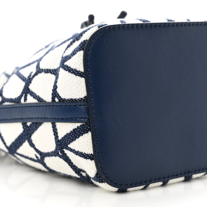 Valentino Garavani Toile Iconographe Nappa Mini Vlogo Signature Bucket Bag White Worker 8 of 9