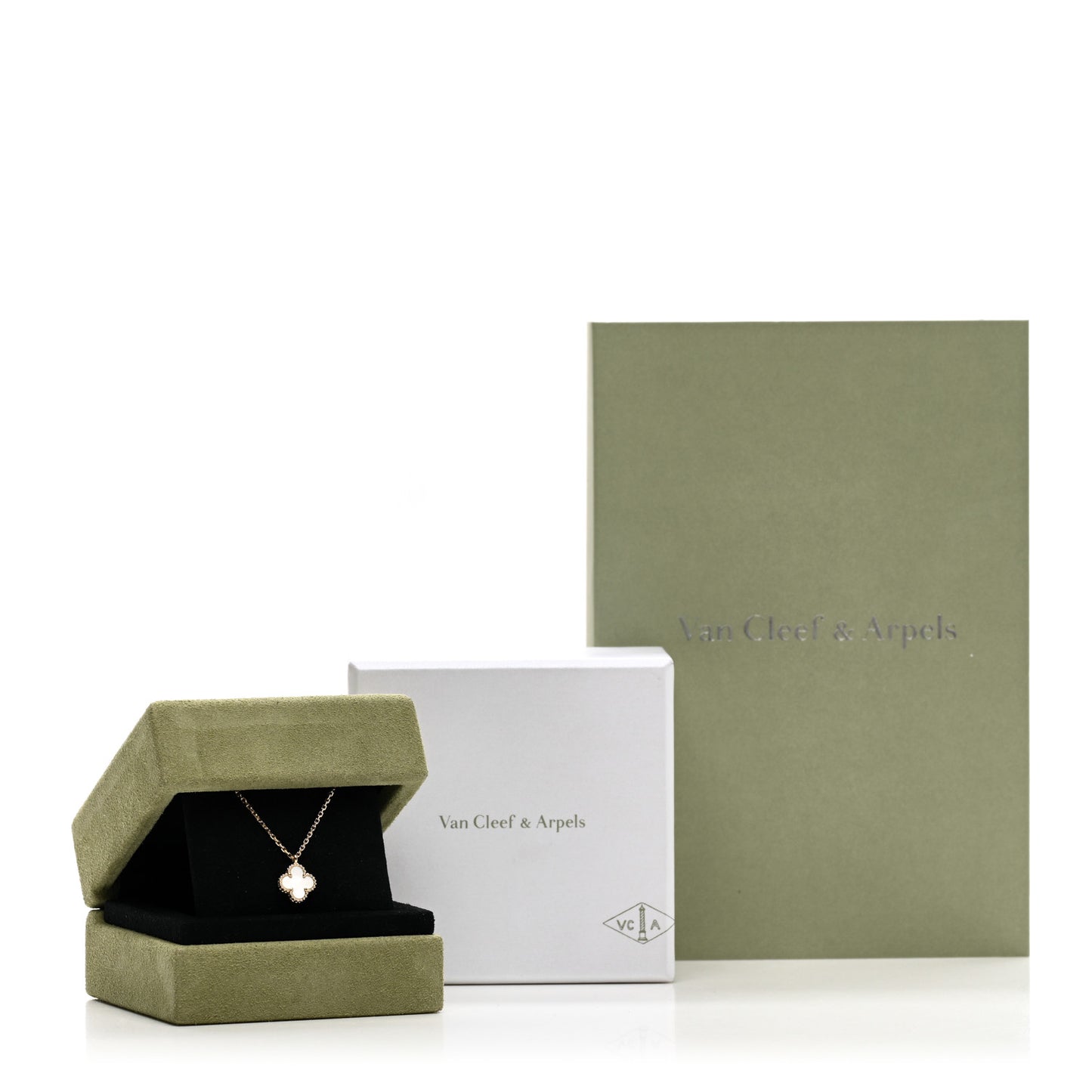 18K Yellow Gold Mother of Pearl Sweet Alhambra Pendant Necklace