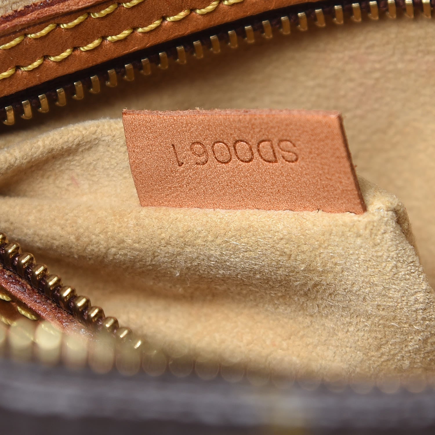 Louis Vuitton Monogram Looping MM 7 of 16