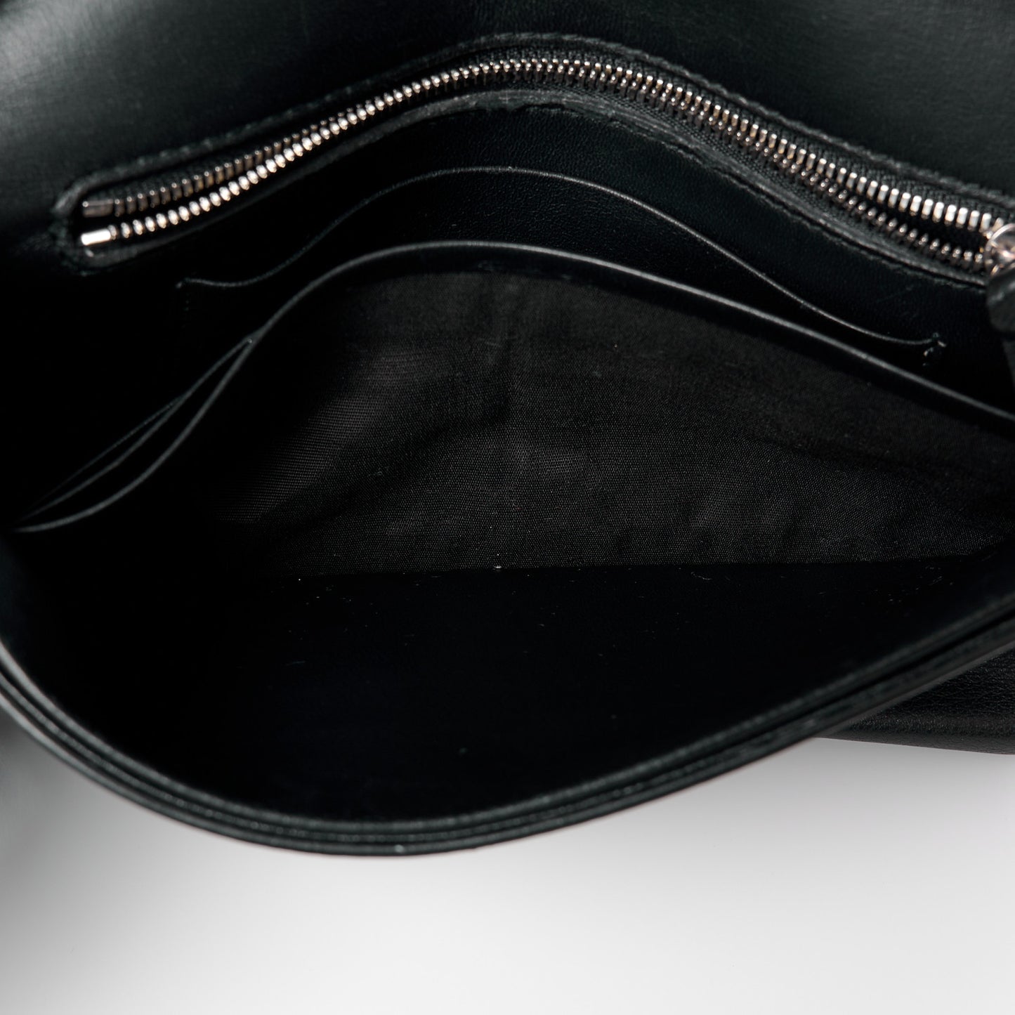 Pebbled Calfskin Logo Everyday Flap Chain Wallet Black