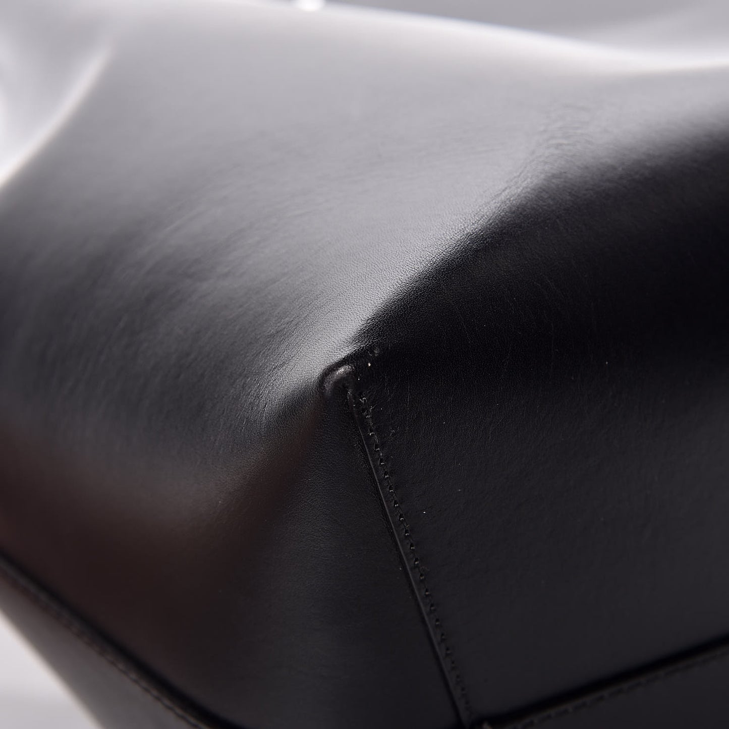 Vegetable Tanned Calfskin Bucket Bag Black Royal