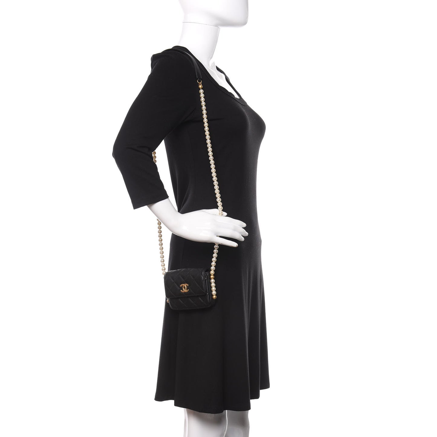 Calfskin Quilted About Pearls Card Holder Flap With Chain Black