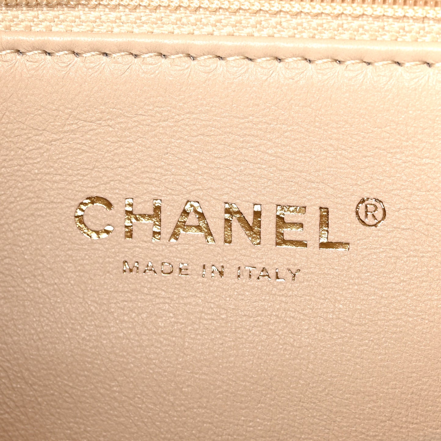 Lambskin Quilted Medium Carry Chic Flap White