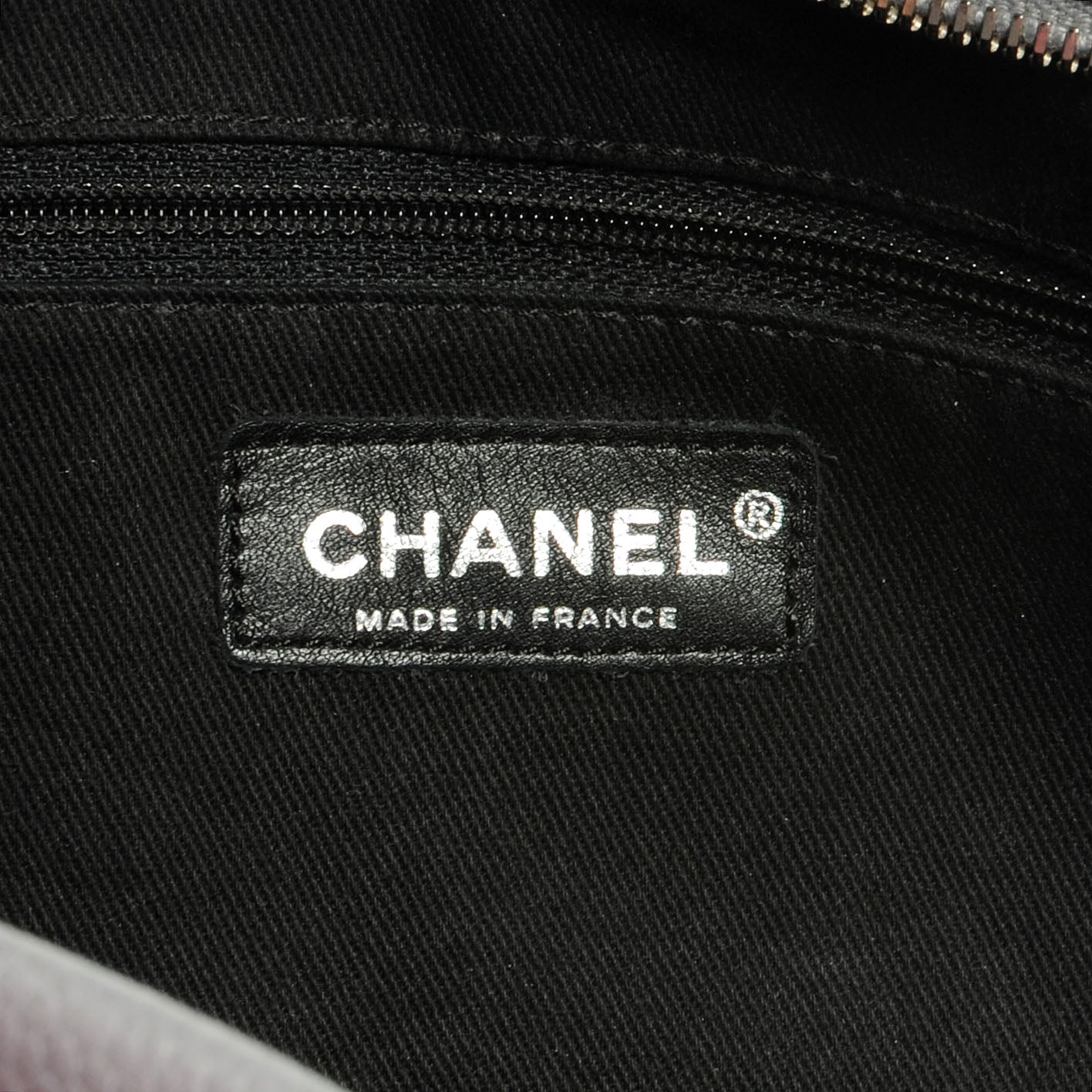 Caviar Large CC Tuck Tote Grey