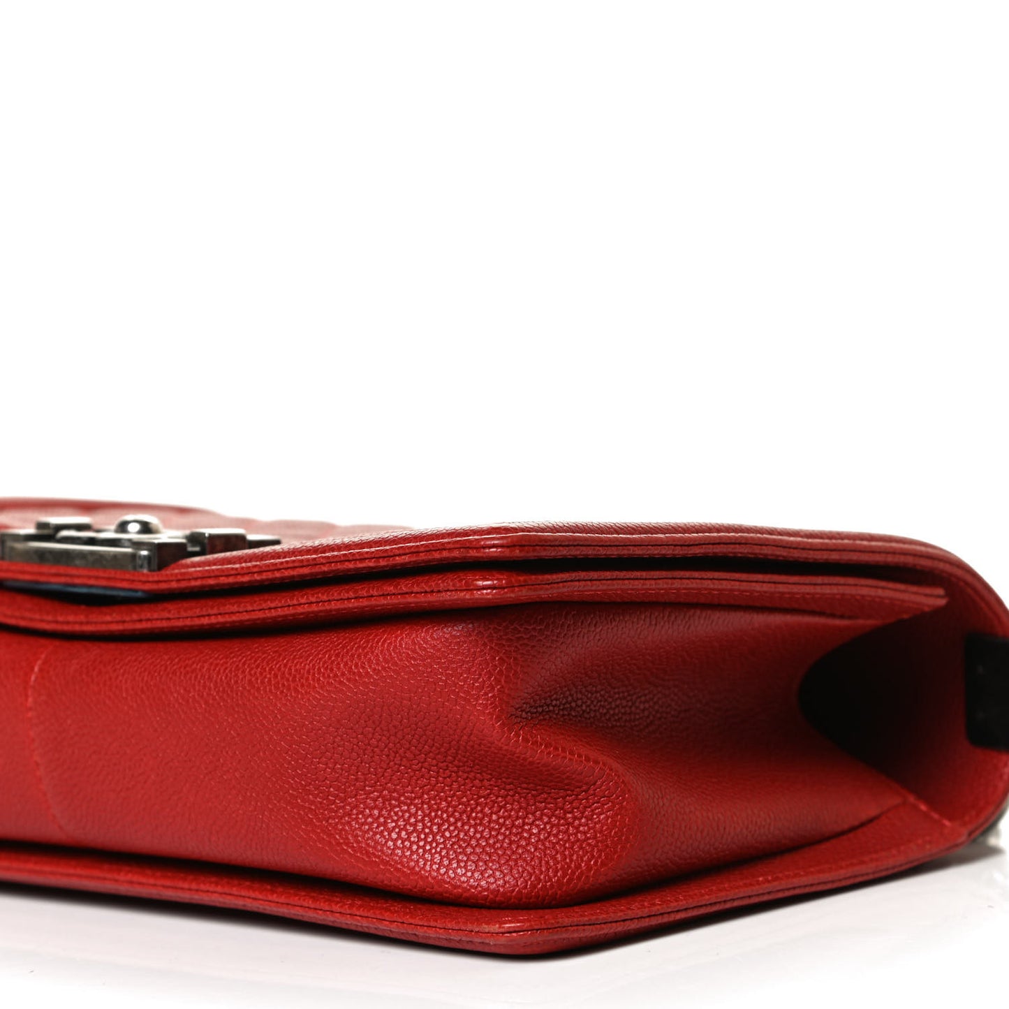 Caviar Quilted Medium Boy Flap Red