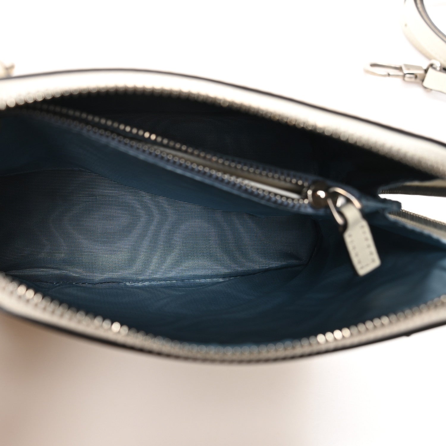 Gucci X SEGA Calfskin GUCCY Stars Mini Dome Shoulder Bag Mystic White Gold 6 of 8
